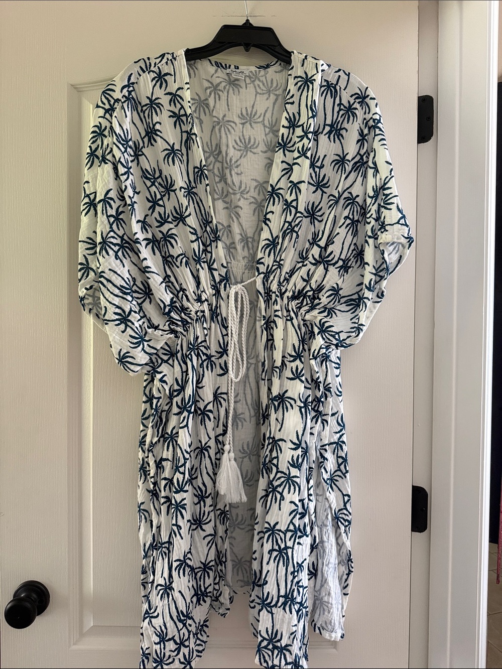 Splendid White and Navy Palm-Print Lightweight Cover-Up